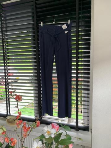 BEELDSCHONE donderblauwe flared broek, travelstof, mt M beschikbaar voor biedingen