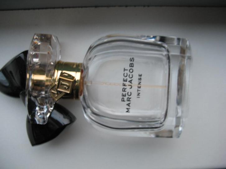 Lege Parfumfles Marc Jacobs Perfect Intense 3 X Zw. Strik, Verzamelen, Parfumverzamelingen, Parfumfles, Ophalen of Verzenden
