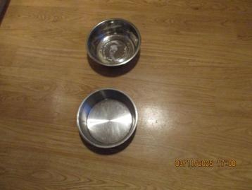   Hondenvoerbakken rvs beschikbaar voor biedingen