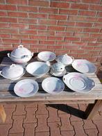 Servies met rose bloemen., Antiek en Kunst, Antiek | Servies compleet, Ophalen of Verzenden