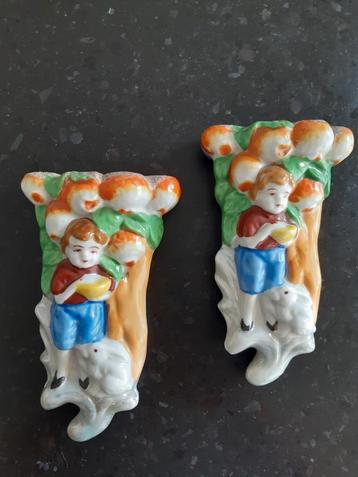Te koop twee vintage muurvaasjes  beschikbaar voor biedingen
