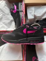 Nike Air Max 1 Valentine maat 44,5, Zwart, Nike, Nieuw, Ophalen of Verzenden