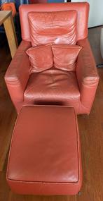 Gerard van den Berg Label leren fauteuil met hocker, Huis en Inrichting, Fauteuils, Label, Gebruikt, Ophalen of Verzenden, 50 tot 75 cm