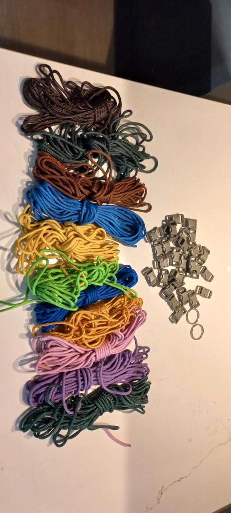 Paracord Touwtjes + Clips - DIY Armbanden, Hobby en Vrije tijd, Kralen en Sieraden maken, Nieuw, Draad, Ophalen of Verzenden