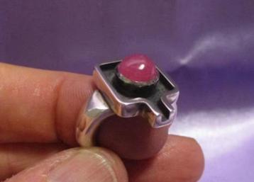 Unieke Shiva Shivalingam ring Ø 17,3 mm met robijn beschikbaar voor biedingen