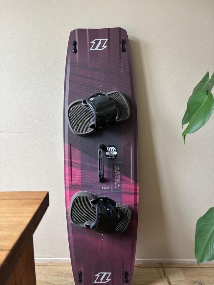 North astra 132cm Kiteboard, Watersport en Boten, Kitesurfen, 4 m² of minder, Geen board, Ophalen