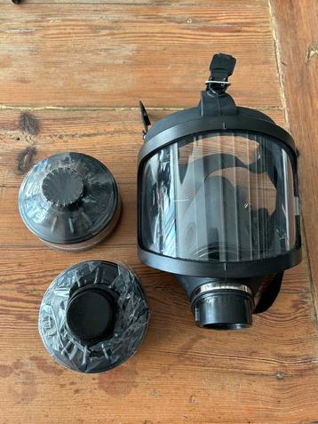 Gasmasker met filters nieuw beschikbaar voor biedingen
