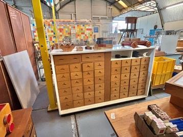 Vintage ladekast beschikbaar voor biedingen