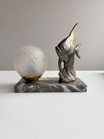 Art Deco tafellamp met een metalen vis, marmeren voet, Ophalen