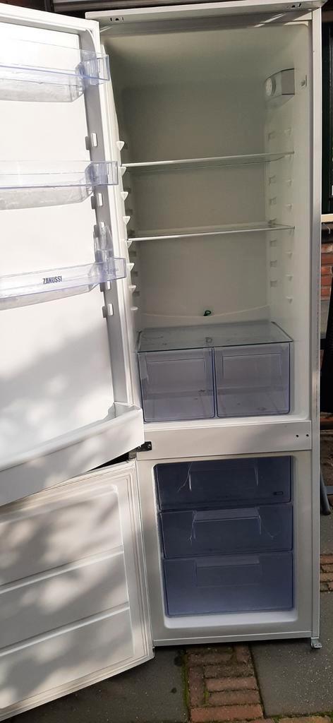 Zanussi Koelvriescombinatie inbouw, Witgoed en Apparatuur, Koelkasten en IJskasten, Gebruikt, Met aparte vriezer, 200 liter of meer