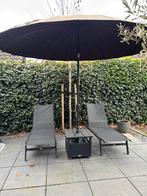 Mooie tuinset met ligstoelen en parasol, Tuin en Terras, Ligbedden, Ophalen of Verzenden, Gebruikt, Metaal