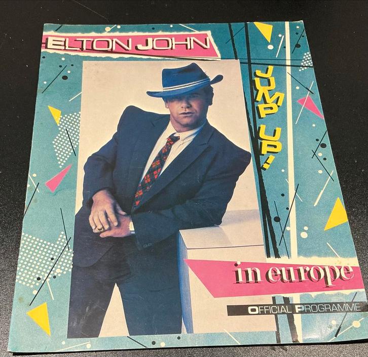 Elton John - Jump Up In Europa. Official Programma, Boeken, Catalogussen en Folders, Gelezen, Folder, Verzenden