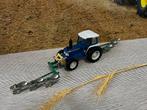 Ford 5610 Britains met dubbele ploeg, Hobby en Vrije tijd, Modelauto's | 1:32, Ophalen of Verzenden, Zo goed als nieuw, Tractor of Landbouw
