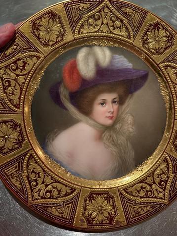 Antiek portret bordje beschikbaar voor biedingen