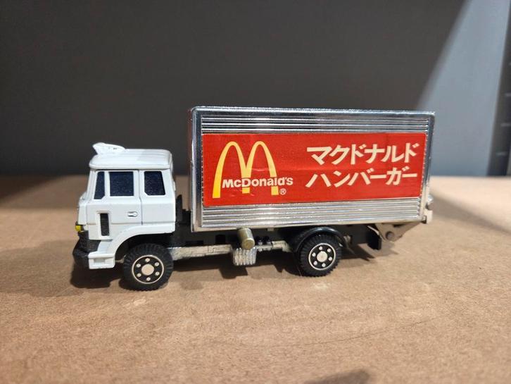 Yozenawa Diapet Mitsubishi Fuso McDonalds vintage, Hobby en Vrije tijd, Modelauto's | Overige schalen, Zo goed als nieuw, Auto