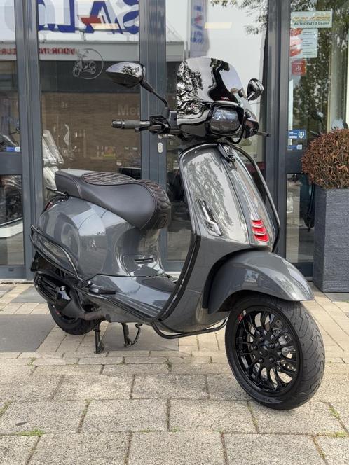 Vespa Sprint E5 2021 | Nano grey | Full option | 12 mnd. gar, Fietsen en Brommers, Scooters | Vespa, Zo goed als nieuw, Overige modellen