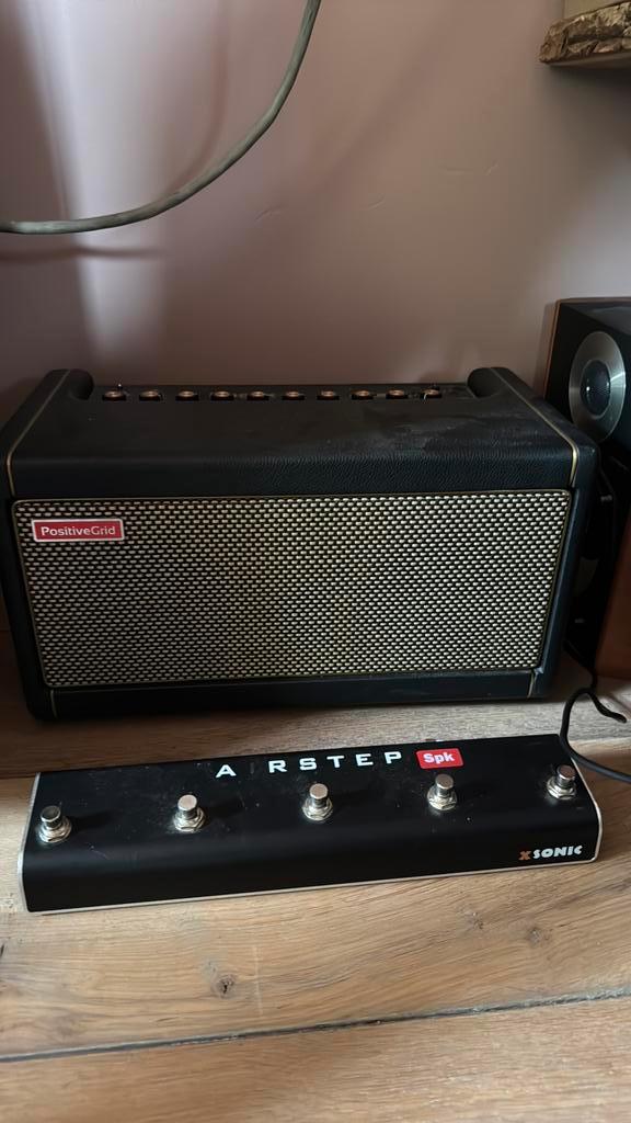 Positive Grid Spark 40 versterker met draadloos voetpedaal, Muziek en Instrumenten, Versterkers | Bas en Gitaar, Zo goed als nieuw