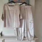 Prachtige dames set goud maat 46 nieuw, Kleding | Dames, Huispakken, Ophalen of Verzenden, Zo goed als nieuw, Maat 46/48 (XL) of groter