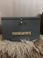 Stalen boxen kisten muurkastje hangkastje industrieel, Antiek en Kunst, Curiosa en Brocante, Ophalen