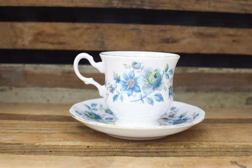 Queen Anne porseleinen kop en schotel 44200, Huis en Inrichting, Keuken | Servies, Gebruikt, Kop(pen) en/of Schotel(s), Overige stijlen