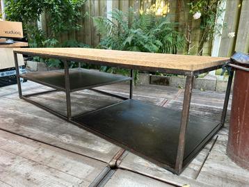 Industriele tuintafel beschikbaar voor biedingen