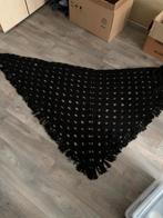 Mooie grote gehaakte omslagdoek zwart Sarah 50 jaar, Sjaal, Zo goed als nieuw, Maat 46/48 (XL) of groter, Ophalen