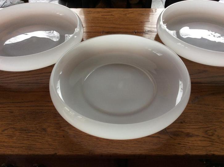 IKEA Trio glazen schalen van wit opaalglas, Huis en Inrichting, Woonaccessoires | Schalen en Manden, Zo goed als nieuw, Schaal