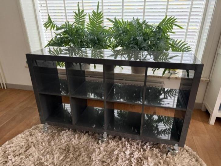 Ikea Kallax kast met 8 vakken op 6 wieltjes, Huis en Inrichting, Kasten | Boekenkasten, Gebruikt, 100 tot 150 cm, Minder dan 100 cm