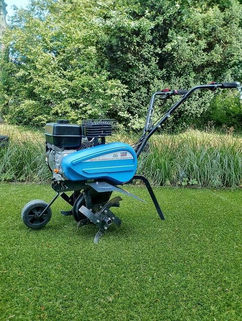 Te huur: krachtige HBM 6,5 pk benzine grondfrees, Doe-het-zelf en Verbouw, Gereedschap | Freesmachines, Zo goed als nieuw, Benzine