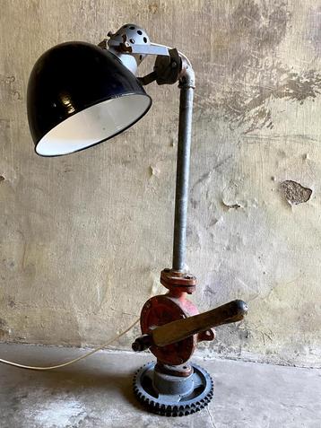 Industriële tafel bureau lamp beschikbaar voor biedingen