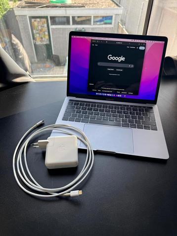 MacBook Pro TouchBar Space Grey 2016 8gb met oplader beschikbaar voor biedingen