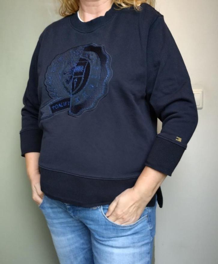 Donkerblauwe Tommy Hilfiger "Tommy Icons" trui L/XL, Kleding | Dames, Truien en Vesten, Zo goed als nieuw, Maat 46/48 (XL) of groter