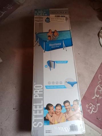 Bestway steel pro zwembad nieuw in doos zie beschrijving. beschikbaar voor biedingen
