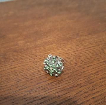 Zilver kleurige vintage look verstelbare ring groene bloem beschikbaar voor biedingen