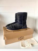 Uggs Classic short laarzen in maat 38, Kleding | Dames, Schoenen, Ophalen of Verzenden, Gedragen, Zwart, Lage of Enkellaarzen