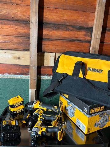 DEWALT XR 18V 4-delige Set Nieuw in Tas beschikbaar voor biedingen