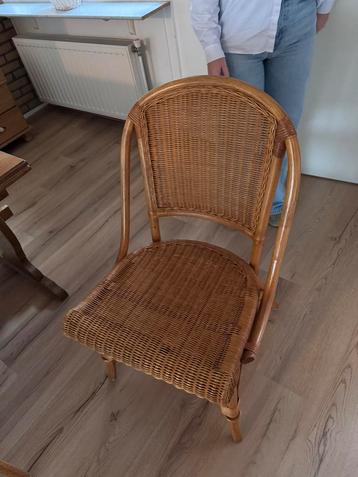 4 eetkamerstoelen beschikbaar voor biedingen