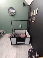 Werpkist XL 130x130x60cm met anti-doodligstang, Dieren en Toebehoren, Hondenbenches, Ophalen, Zo goed als nieuw