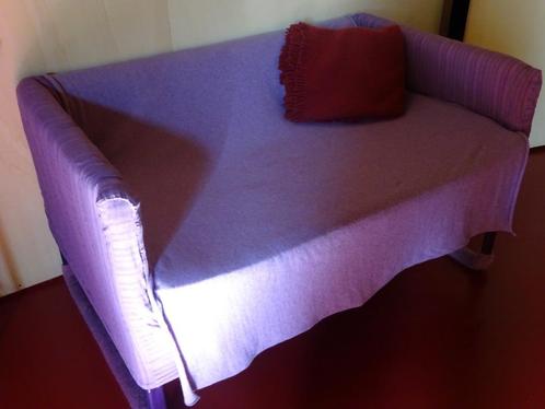 bankje in lila / paars, Huis en Inrichting, Banken | Sofa's en Chaises Longues, Gebruikt, Tweepersoons, Minder dan 150 cm, 75 tot 100 cm