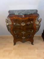 zeer mooie wortel noten comode met brons, Antiek en Kunst, Antiek | Meubels | Kasten, Ophalen of Verzenden