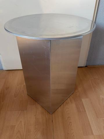RVS Design tafels (2)  #RVS #bijzettafels #HAY #Design beschikbaar voor biedingen