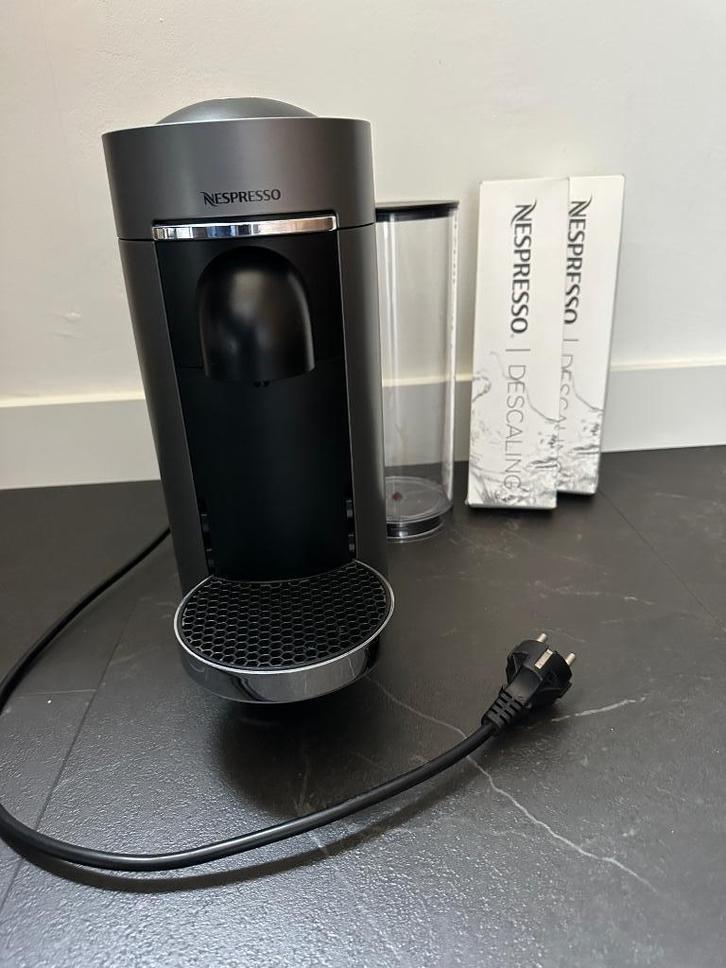 Nespresso Vertuo plus de Luxe, Witgoed en Apparatuur, Koffiezetapparaten, Gebruikt, Koffiepads en cups, Koffiemachine, Afneembaar waterreservoir