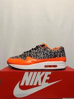 ALS NIEUW! Maat 45,5 - Nike Air Max 1 Just Do It Orange, Kleding | Heren, Schoenen, Overige kleuren, Verzenden, Nike, Nike