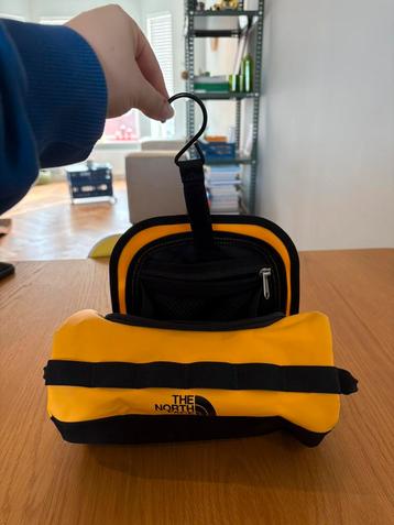 The North Face Basecamp toilettas met haak beschikbaar voor biedingen