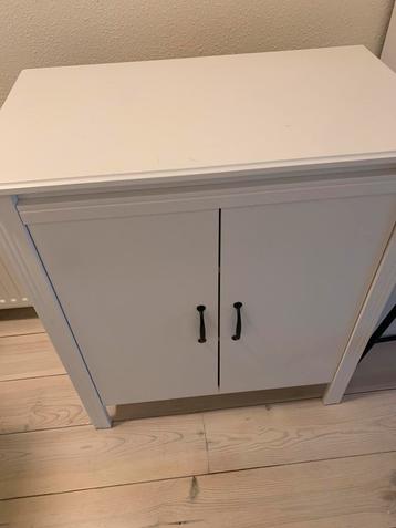 Linnenkast, kastje met planken