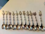 11 verzilverde Nederlandse souvenir lepels Identieke steel., Antiek en Kunst, Ophalen of Verzenden, Zilver