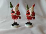 Twee porseleinen kerstmannen met kerstboomtje, Diversen, Kerst, Ophalen of Verzenden