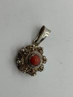V234 Prachtige zilveren hanger streekdracht, Sieraden, Tassen en Uiterlijk, Antieke sieraden, Ophalen of Verzenden, Zilver, Hanger