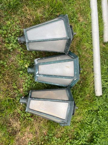 3 grote lantaarnpalen werkend met alluminium palen beschikbaar voor biedingen