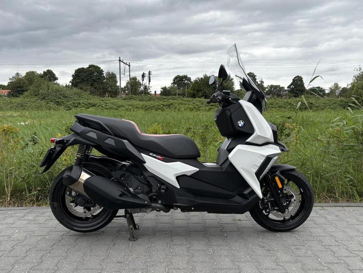 BMW C 400 X C400X 2019 Zadel/handvat verwarming Origineel NL, Motoren, Motoren | BMW, Bedrijf, Scooter, 12 t/m 35 kW, ABS, Handvatverwarming